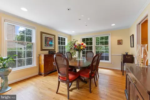 17 Old Creek Ct, Rockville, MD 20854 photo 10