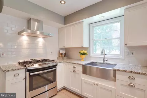 701 Stratford Manor Ter, Silver Spring, MD 20905 photo 8