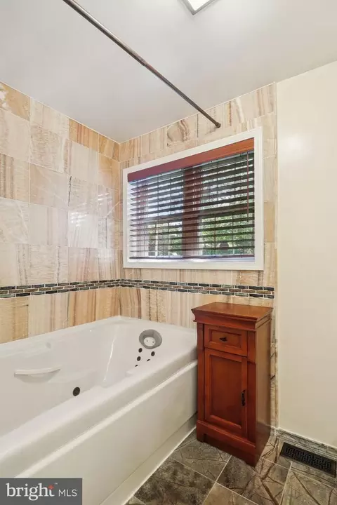 Bath - 10215 Haywood Dr, Silver Spring, MD 20902 photo 5 of 7