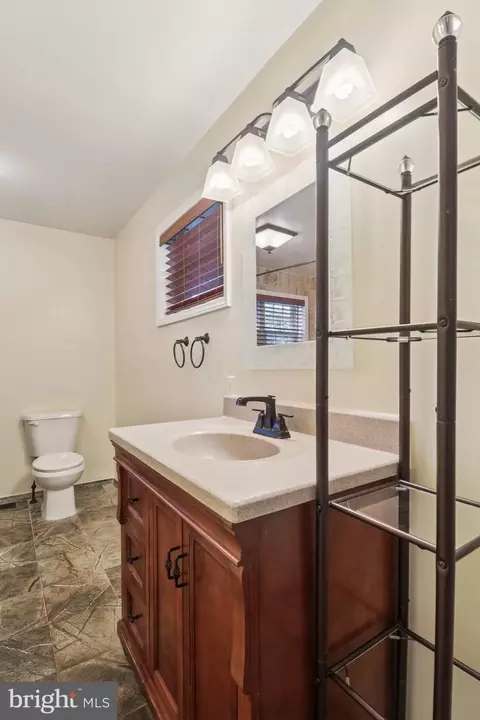 Bath - 10215 Haywood Dr, Silver Spring, MD 20902 photo 3 of 7
