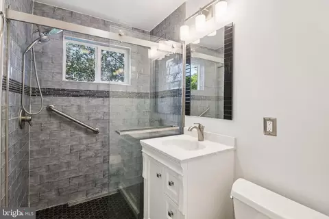 Bath - 10215 Haywood Dr, Silver Spring, MD 20902 photo 1 of 7