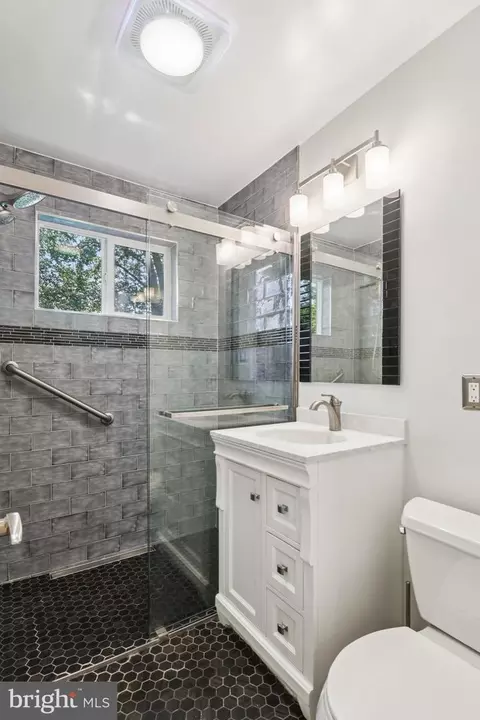 Bath - 10215 Haywood Dr, Silver Spring, MD 20902 photo 2 of 7