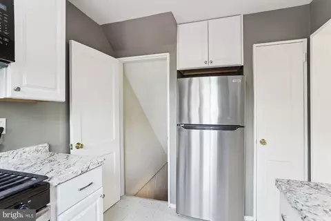 Entry Way - 12016 Claridge Rd, Silver Spring, MD 20902 photo 2 of 7