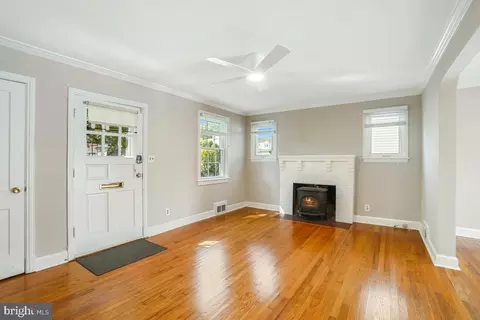 Living - 811 Langley Dr, Silver Spring, MD 20901 photo 3 of 4
