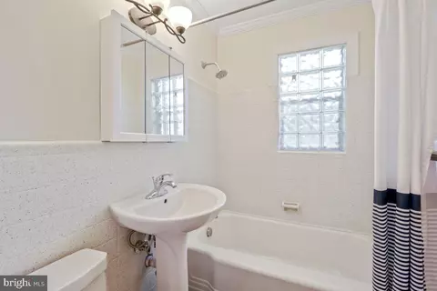 Bath - 811 Langley Dr, Silver Spring, MD 20901 photo 1 of 1