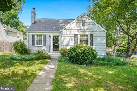 811 Langley Dr, Silver Spring, MD 20901