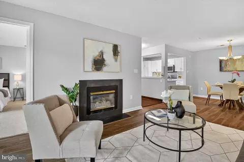 10001 Vanderbilt Cir #8-2, Rockville, MD 20850