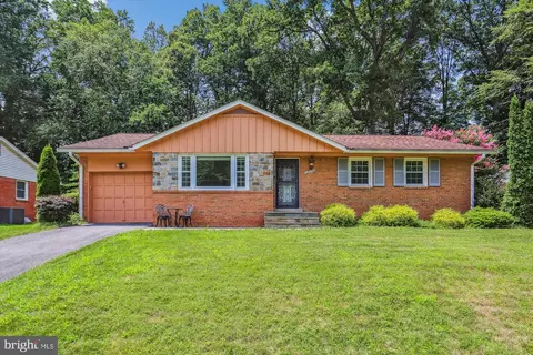 14006 Parkland Dr, Rockville, MD 20853