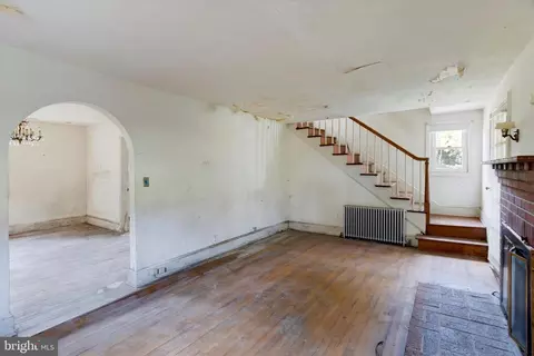 Living - 15526 Holly Grove Rd, Silver Spring, MD 20905 photo 3 of 3