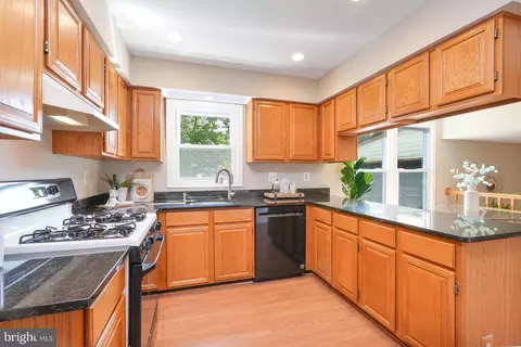 Kitchen - 13413 Autumn Ridge Ln, Silver Spring, MD 20906 photo 2 of 4