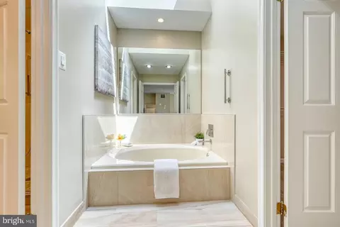 Bath - 13413 Autumn Ridge Ln, Silver Spring, MD 20906 photo 2 of 7