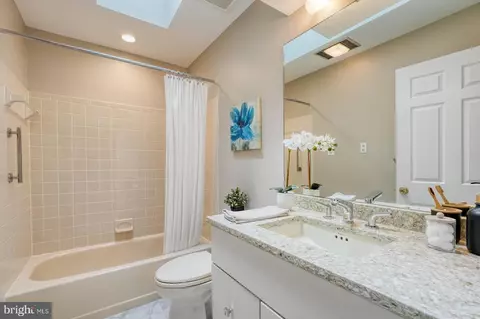 Bath - 13413 Autumn Ridge Ln, Silver Spring, MD 20906 photo 6 of 7