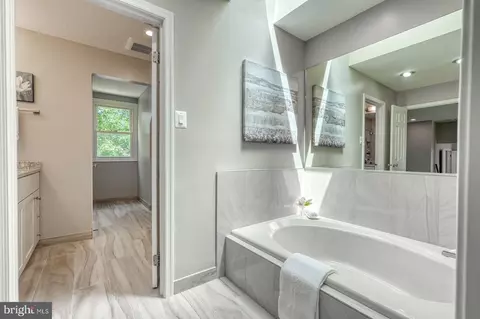 Bath - 13413 Autumn Ridge Ln, Silver Spring, MD 20906 photo 3 of 7