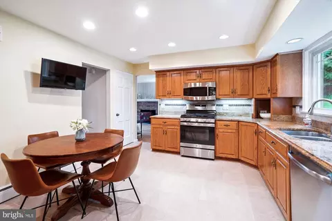 17724 Tree Lawn Dr, Ashton, MD 20861