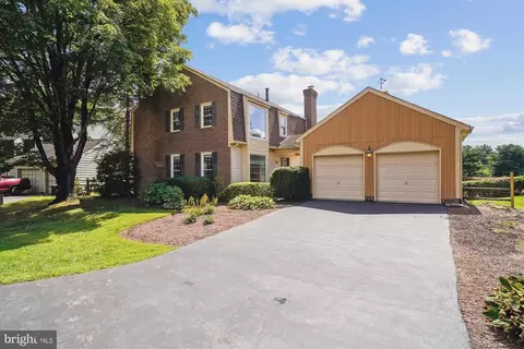 9912 Dellcastle Rd, Gaithersburg, MD 20886