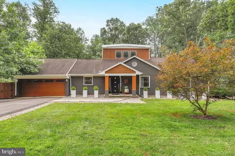 7902 Carteret Rd, Bethesda, MD 20817