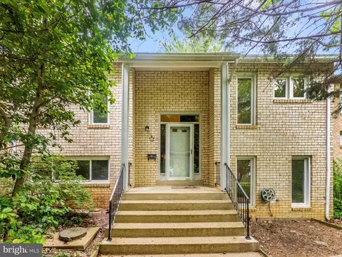 3 Guy Ct, Rockville, MD 20850