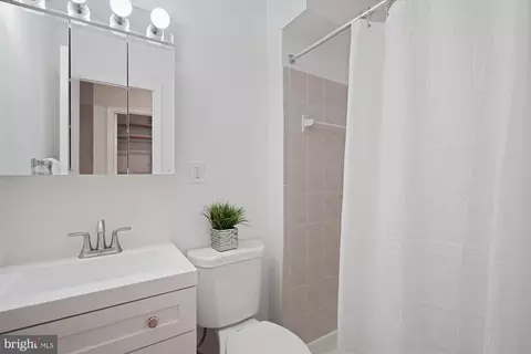 Bath - 12531 Heurich Rd, Silver Spring, MD 20902 photo 2 of 3