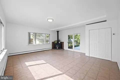 Living - 1005 Navahoe Dr, Silver Spring, MD 20903 photo 4 of 6