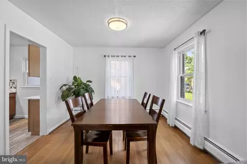 Dining - 1005 Navahoe Dr, Silver Spring, MD 20903 photo 1 of 1