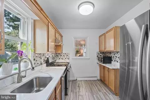 Kitchen - 1005 Navahoe Dr, Silver Spring, MD 20903 photo 2 of 2
