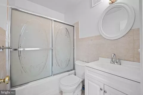 Bath - 1005 Navahoe Dr, Silver Spring, MD 20903 photo 1 of 2