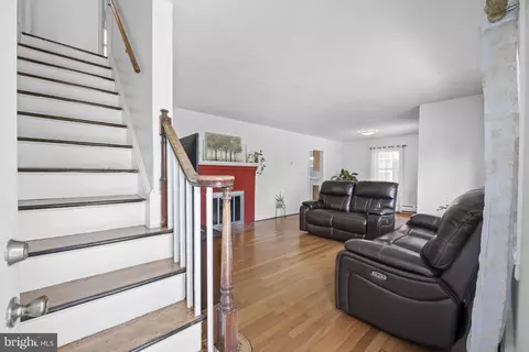 Entry Way - 1005 Navahoe Dr, Silver Spring, MD 20903 photo 1 of 2