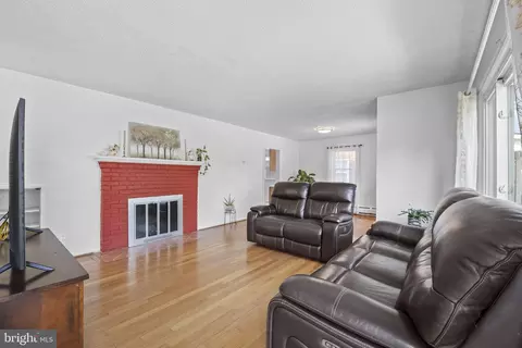 Living - 1005 Navahoe Dr, Silver Spring, MD 20903 photo 1 of 6