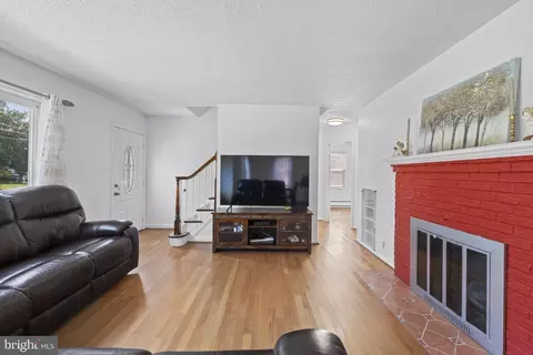 Living - 1005 Navahoe Dr, Silver Spring, MD 20903 photo 2 of 6
