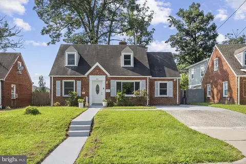 Exterior - 1005 Navahoe Dr, Silver Spring, MD 20903 photo 2 of 6