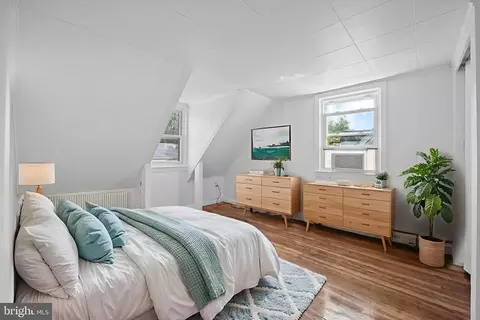 Bedroom - 1005 Navahoe Dr, Silver Spring, MD 20903 photo 1 of 5