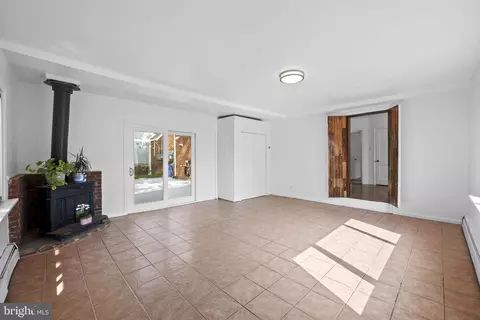 Living - 1005 Navahoe Dr, Silver Spring, MD 20903 photo 3 of 6