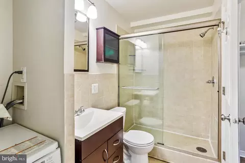 Bath - 1900 Lyttonsville Rd #602, Silver Spring, MD 20910 photo 1 of 3