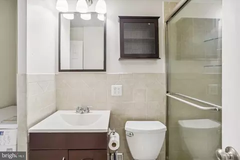 Bath - 1900 Lyttonsville Rd #602, Silver Spring, MD 20910 photo 3 of 3