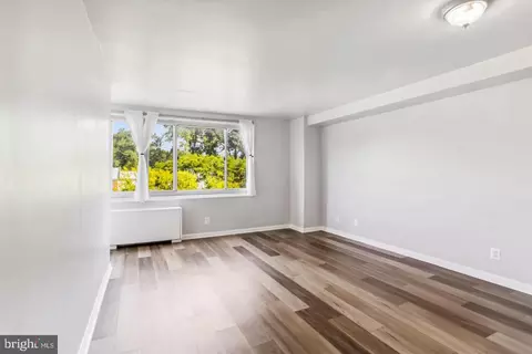 Living - 1900 Lyttonsville Rd #602, Silver Spring, MD 20910 photo 1 of 6