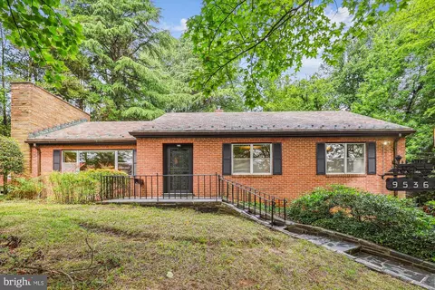 9536 E Bexhill Dr, Kensington, MD 20895