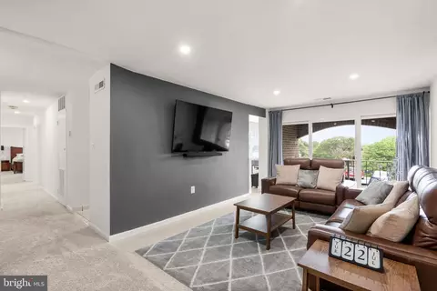 438 Girard St #256, Gaithersburg, MD 20877