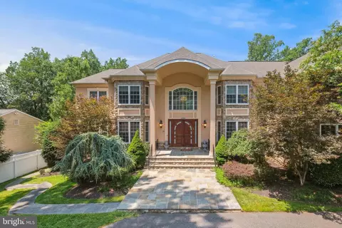 11564 W Hill Dr, Rockville, MD 20852