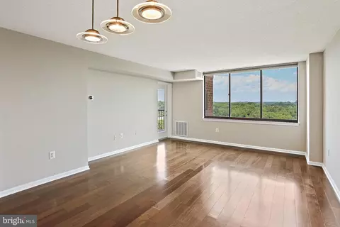 10101 Grosvenor Pl #1110, Rockville, MD 20852