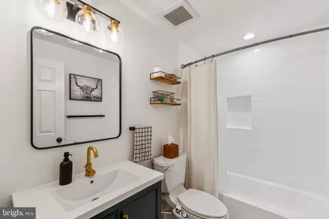 Bath - 15921 Attleboro Rd, Silver Spring, MD 20905 photo 1 of 2