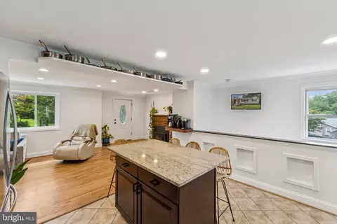 Entry Way - 15921 Attleboro Rd, Silver Spring, MD 20905 photo 2 of 5