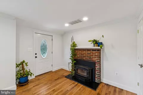 Entry Way - 15921 Attleboro Rd, Silver Spring, MD 20905 photo 1 of 5