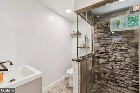 Bath - 15921 Attleboro Rd, Silver Spring, MD 20905 photo 2 of 2