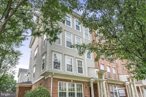 341 Cross Green St #B, Gaithersburg, MD 20878