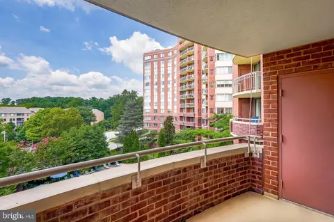 5800 Nicholson Ln #1-405, North Bethesda, MD 20852