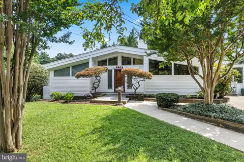 5904 Grosvenor Ln, Bethesda, MD 20814