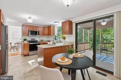 14 Newbury Ct, Gaithersburg, MD 20882