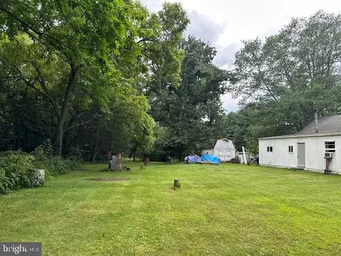 Exterior - 15701 Edwards Ferry Rd, Poolesville, MD 20837 photo 3 of 7