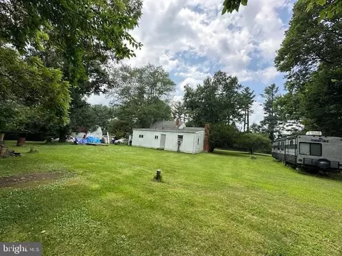 Exterior - 15701 Edwards Ferry Rd, Poolesville, MD 20837 photo 4 of 7