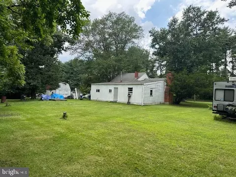 Exterior - 15701 Edwards Ferry Rd, Poolesville, MD 20837 photo 2 of 7